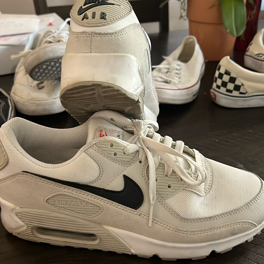 Nike men’s Air Max gently used. No box. Size 10.5